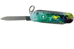Victorinox Classic SD Deep Dive Limited Edtion 2020 0-6223-L2006 Swiss Pocket Knife -Knifeshop VT0 6223 L2006 03 victorinox