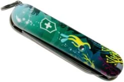 Victorinox Classic SD Deep Dive Limited Edtion 2020 0-6223-L2006 Swiss Pocket Knife -Knifeshop VT0 6223 L2006 04 victorinox